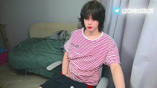 LeonBoykisser online show from 04-12-26, 08:58