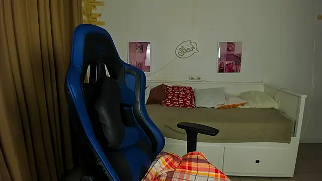 Snapshot of RayTaylorr chatting on 01-15-26, 05:45 RayTaylorr online show from 01-15-26, 05:45