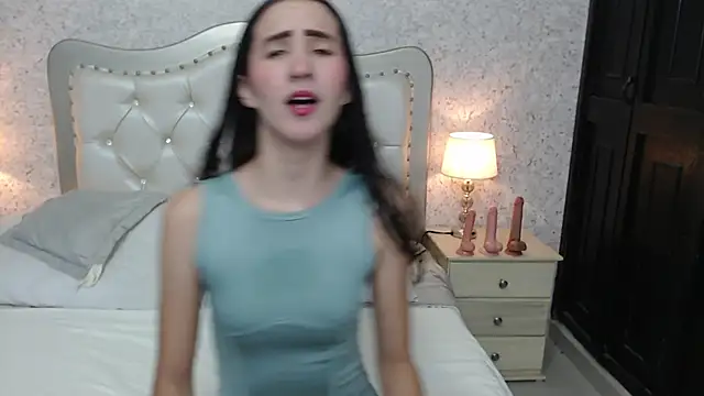 Snapshot of skinny_keily14 chatting on 02-25-26, 12:04 skinny keily14 online show from 02-25-26, 12:04