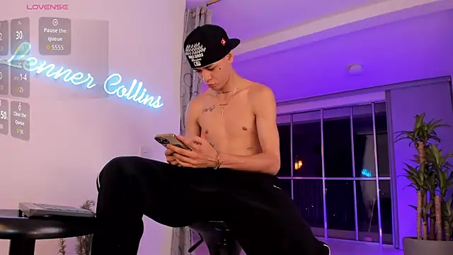 Snapshot of LennerCollins_ chatting on 04-12-26, 08:30 LennerCollins online show from 04-12-26, 08:30