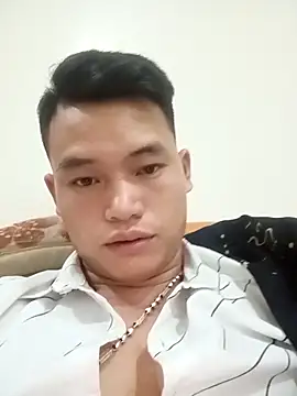 Snapshot of Maycute18 chatting on 02-05-26, 02:11 Maycute18 online show from 02-05-26, 02:11