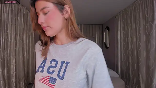 BellaThompsonX online show from 03-04-26, 09:10