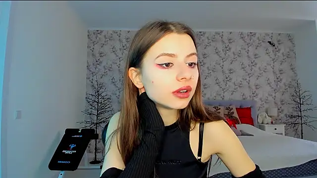 Snapshot of Hot_Molly5 chatting on 02-16-26, 01:40 Hot Molly5 online show from 02-16-26, 01:40