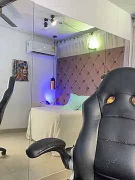 Snapshot of Auri__ chatting on 02-01-26, 07:34 Auri online show from 02-01-26, 07:34