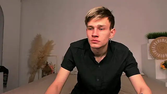 Snapshot of Volan_Starts chatting on 02-06-26, 04:06 Volan Starts online show from 02-06-26, 04:06