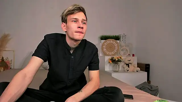 Snapshot of Volan_Starts chatting on 02-07-26, 04:05 Volan Starts online show from 02-07-26, 04:05