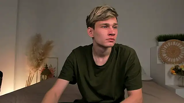 Snapshot of Volan_Starts chatting on 02-08-26, 04:05 Volan Starts online show from 02-08-26, 04:05