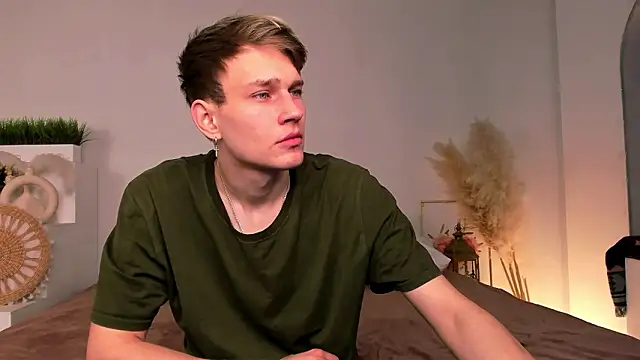 Snapshot of Volan_Starts chatting on 02-17-26, 04:42 Volan Starts online show from 02-17-26, 04:42