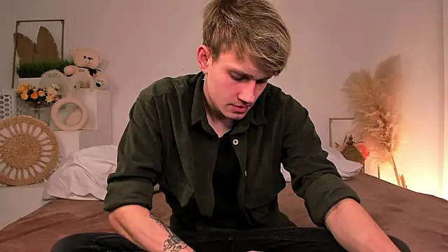 Snapshot of Volan_Starts chatting on 02-28-26, 12:06 Volan Starts online show from 02-28-26, 12:06