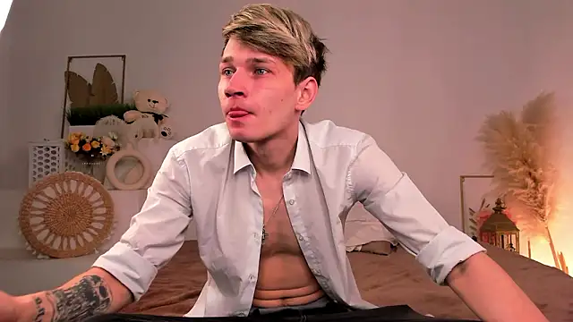 Snapshot of Volan_Starts chatting on 03-04-26, 04:07 Volan Starts online show from 03-04-26, 04:07