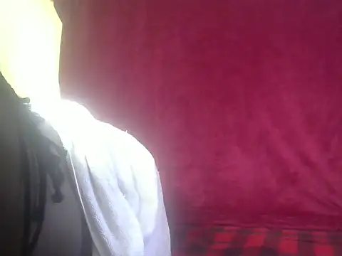 LowKeyWild  online show from 03-12-26, 06:19