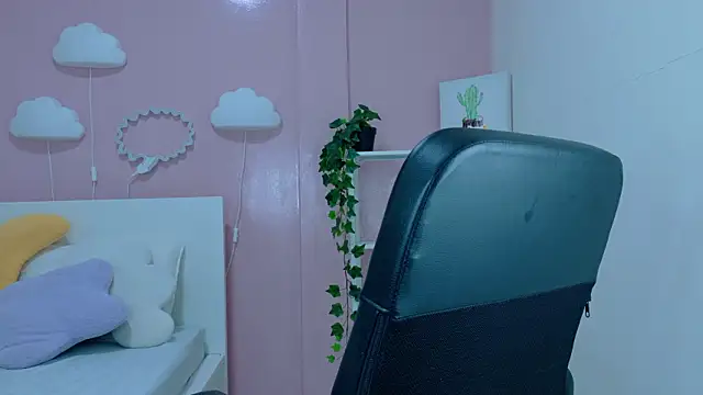 AmmyRouse   online show from 02-13-26, 02:24