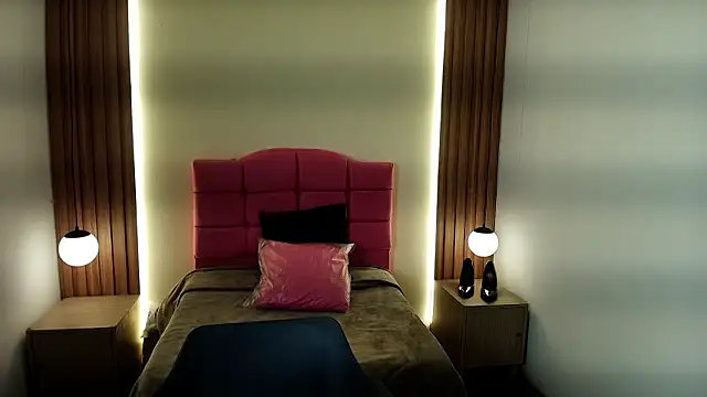 Snapshot of IvonneRoss_ chatting on 02-05-26, 12:10 IvonneRoss online show from 02-05-26, 12:10