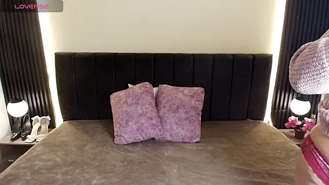 Snapshot of IvonneRoss_ chatting on 03-10-26, 12:10 IvonneRoss online show from 03-10-26, 12:10