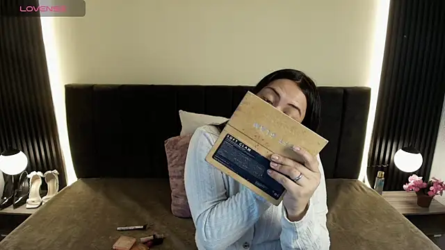 Snapshot of IvonneRoss_ chatting on 03-12-26, 12:00 IvonneRoss online show from 03-12-26, 12:00