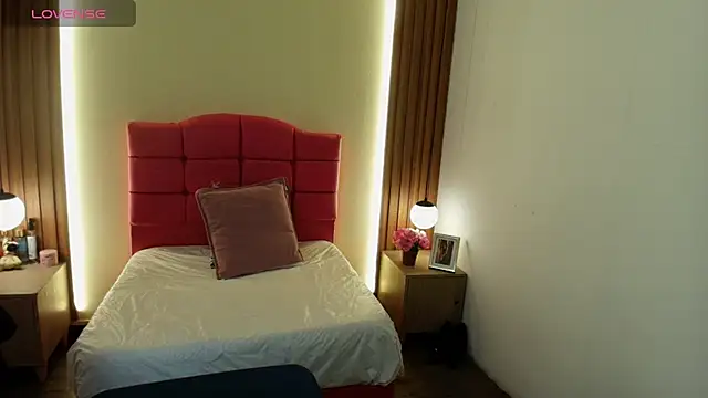 Snapshot of IvonneRoss_ chatting on 04-07-26, 11:54 IvonneRoss online show from 04-07-26, 11:54