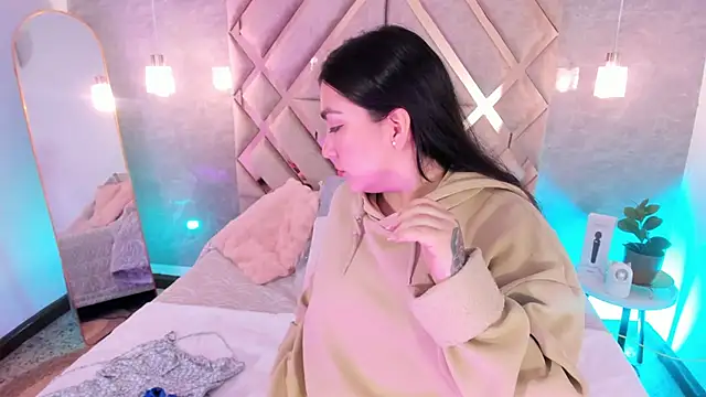 Snapshot of KathiaJenner chatting on 02-19-26, 12:01 KathiaJenner online show from 02-19-26, 12:01