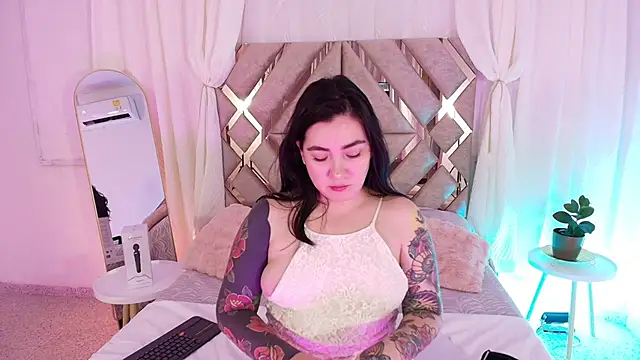 Snapshot of KathiaJenner chatting on 03-05-26, 12:12 KathiaJenner online show from 03-05-26, 12:12