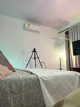 Snapshot of KathiaJenner chatting on 03-06-26, 11:39 KathiaJenner online show from 03-06-26, 11:39