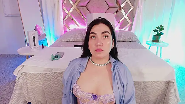 Snapshot of KathiaJenner chatting on 03-09-26, 12:09 KathiaJenner online show from 03-09-26, 12:09