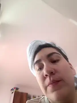 Snapshot of KathiaJenner chatting on 03-10-26, 03:39 KathiaJenner online show from 03-10-26, 03:39