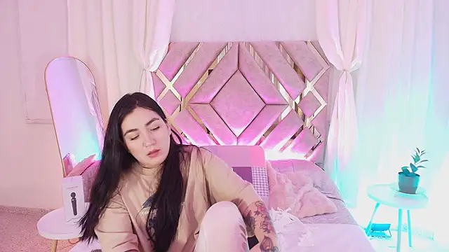 Snapshot of KathiaJenner chatting on 03-17-26, 01:36 KathiaJenner online show from 03-17-26, 01:36