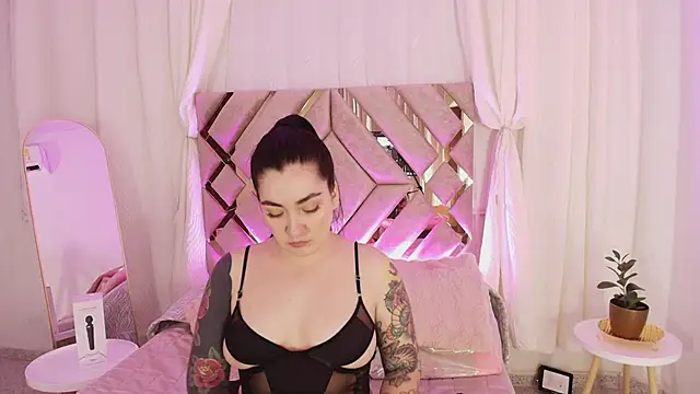 Snapshot of KathiaJenner chatting on 04-16-26, 11:22 KathiaJenner online show from 04-16-26, 11:22