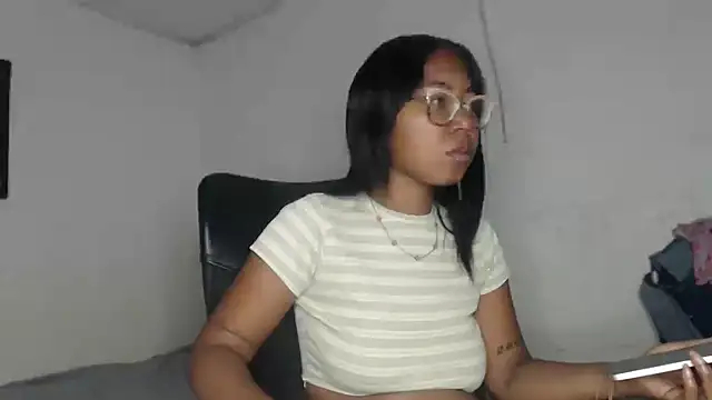 Snapshot of girl_sexy27 chatting on 02-25-26, 03:43 girl sexy27 online show from 02-25-26, 03:43