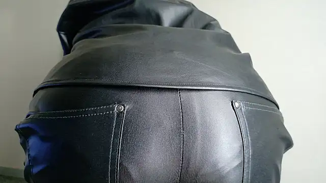 Snapshot of kyuleather chatting on 02-05-26, 11:04 kyuleather online show from 02-05-26, 11:04