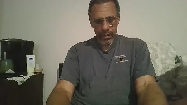 swimmer2496 online show from 03-08-26, 07:12