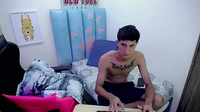 Akyra latinn online show from 04-16-26, 12:17