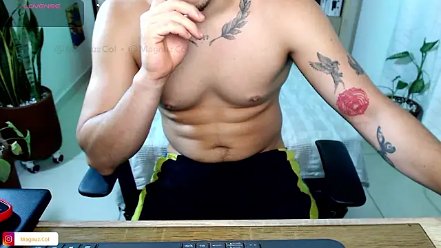 Snapshot of Magnuz_Col chatting on 02-16-26, 04:52 Magnuz Col online show from 02-16-26, 04:52