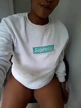 Snapshot of Barbieee1301 chatting on 02-15-26, 09:41 Barbieee1301 online show from 02-15-26, 09:41