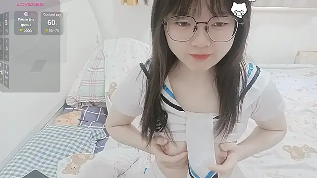 Snapshot of weiwei4999 chatting on 02-10-26, 07:12 weiwei4999 online show from 02-10-26, 07:12