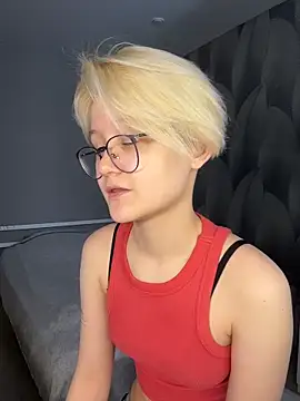 LuunaDorean online show from 02-12-26, 07:58