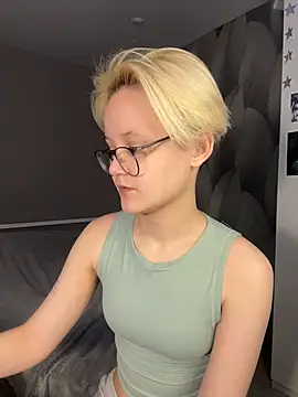 LuunaDorean online show from 02-19-26, 06:31