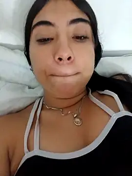 Snapshot of Ailen-cute chatting on 02-16-26, 03:41 Ailen-cute online show from 02-16-26, 03:41