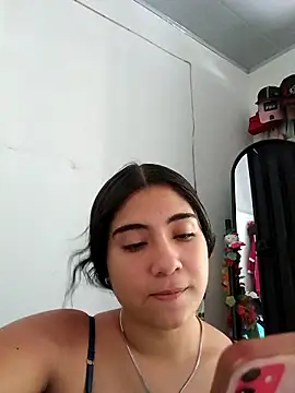 Snapshot of Ailen-cute chatting on 02-26-26, 06:51 Ailen-cute online show from 02-26-26, 06:51