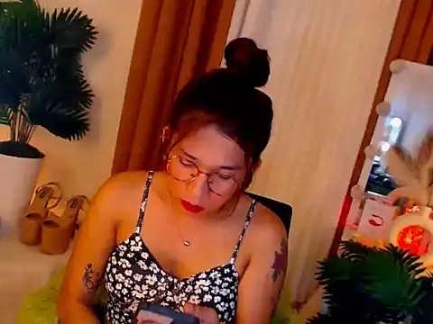 Snapshot of DianaRose69 chatting on 02-08-26, 06:06 DianaRose69 online show from 02-08-26, 06:06