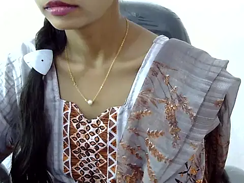 Snapshot of Kulsum_S chatting on 03-01-26, 08:05 Kulsum S online show from 03-01-26, 08:05