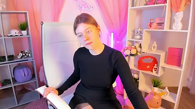 Snapshot of CelestineMauriac chatting on 02-15-26, 06:15 CelestineMauriac online show from 02-15-26, 06:15