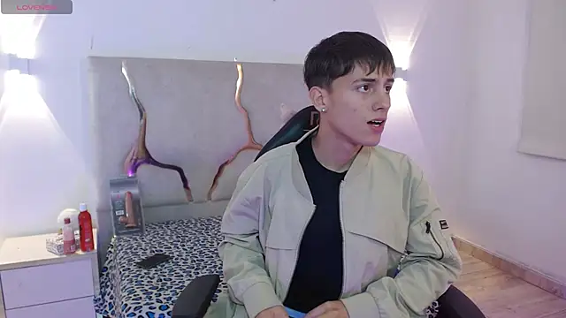 Snapshot of EVAN_TAY chatting on 02-17-26, 02:52 EVAN TAY online show from 02-17-26, 02:52