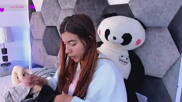 Snapshot of DulceJones chatting on 02-23-26, 08:28 DulceJones online show from 02-23-26, 08:28