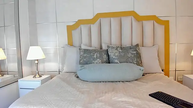 Snapshot of Crystal_Rose__ chatting on 02-08-26, 11:35 Crystal Rose online show from 02-08-26, 11:35