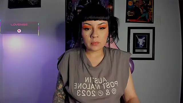 Snapshot of luckylaura chatting on 02-09-26, 11:20 luckylaura online show from 02-09-26, 11:20