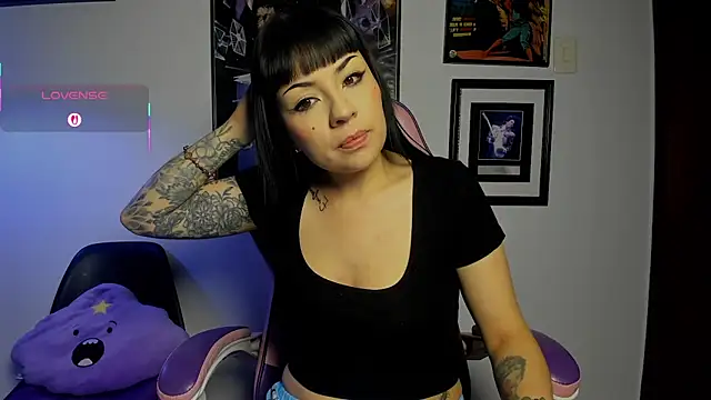 Snapshot of luckylaura chatting on 02-26-26, 04:33 luckylaura online show from 02-26-26, 04:33