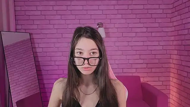 Snapshot of Nicole_Brownie chatting on 03-15-26, 01:33 Nicole Brownie online show from 03-15-26, 01:33