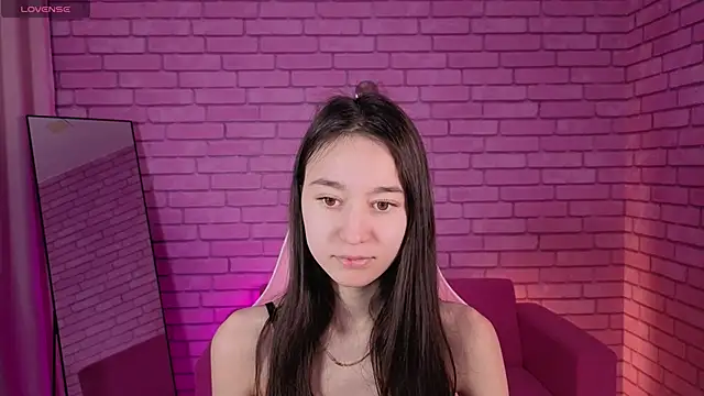 Snapshot of Nicole_Brownie chatting on 03-20-26, 01:21 Nicole Brownie online show from 03-20-26, 01:21