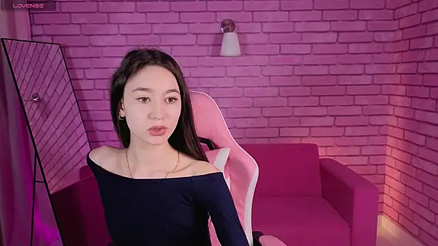 Snapshot of Nicole_Brownie chatting on 03-27-26, 12:49 Nicole Brownie online show from 03-27-26, 12:49