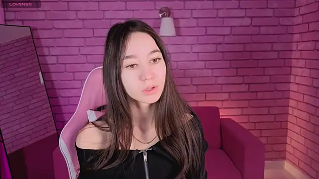 Snapshot of Nicole_Brownie chatting on 04-14-26, 01:11 Nicole Brownie online show from 04-14-26, 01:11